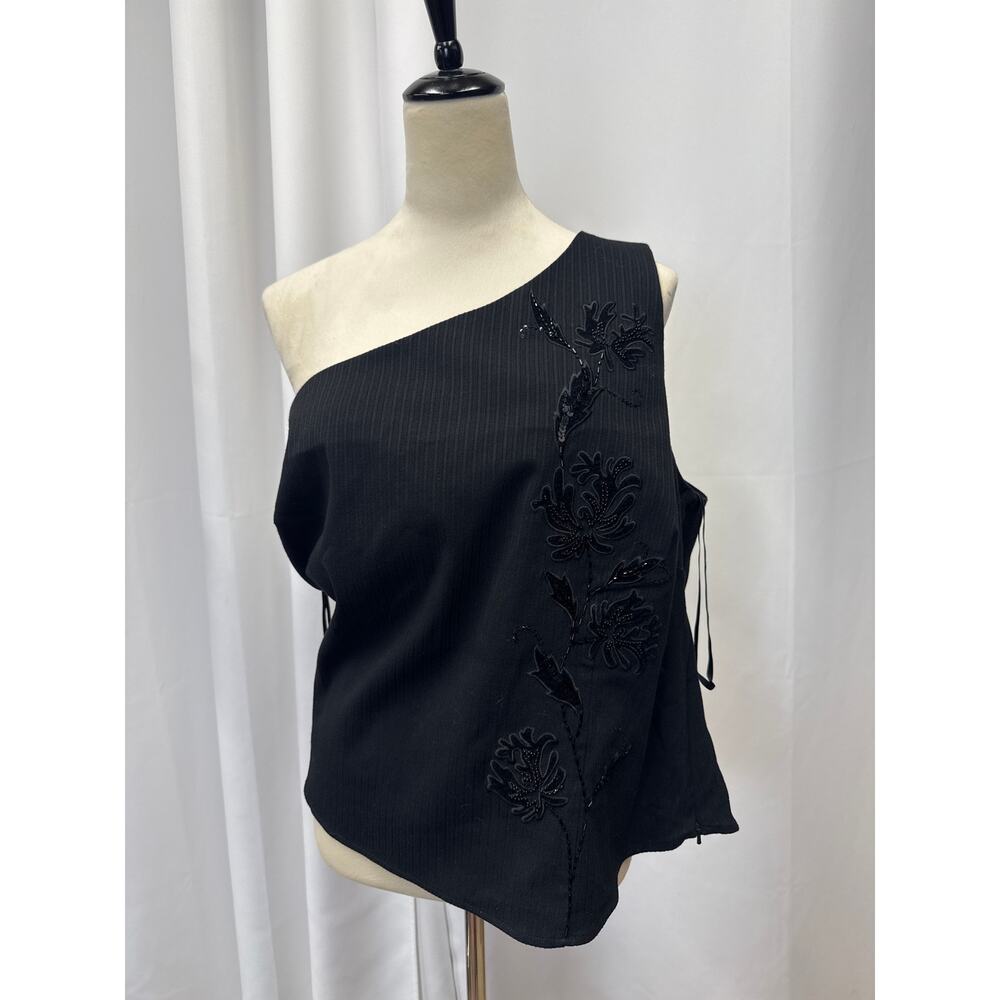 Plus size formal top,one sleeve w/ beaded detailing 
Pit to pit 24 
Length 25